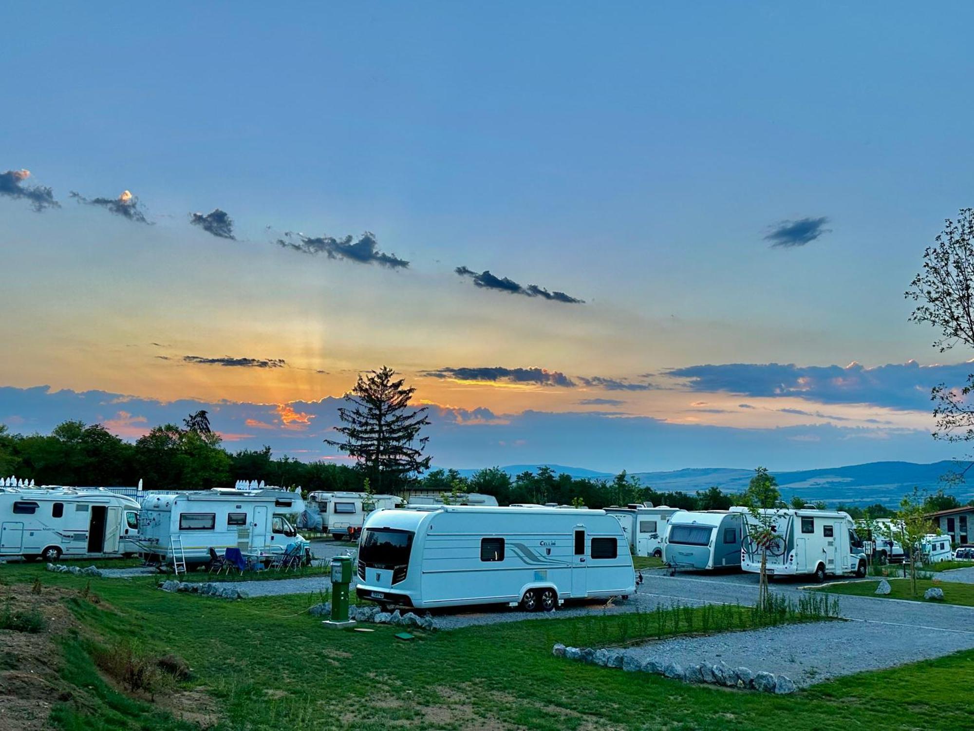 7 Lakes Camping Sapareva Banya Extérieur photo